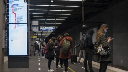 Une grève sur la ligne A du RER, le 18 février 2022, à Paris. (ERIC BERACASSAT / HANS LUCAS / AFP)