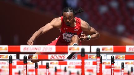 Aries Merritt pendant les séries&nbsp;du 110 m haies aux championnats du monde d'athlétisme de Pékin (Chine), le 26 août 2015. (OLIVIER MORIN / AFP)