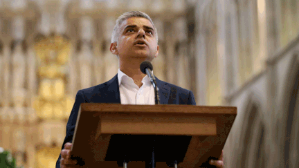  (Sadiq Khan à la cathédrale Southwark de Londres pour la cérémonie de signature du poste de maire ce samedi © SIPA/Yui Mok)