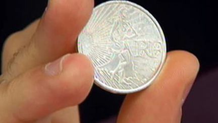 la nouvelle pièce française de 10 euros en argent (© France 2)