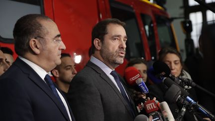 Le ministre de l'Intérieur, Christophe Castaner, lors d'une conférence de presse devant les Pompiers à Paris, le 31 décembre 2018. (THOMAS SAMSON / AFP)