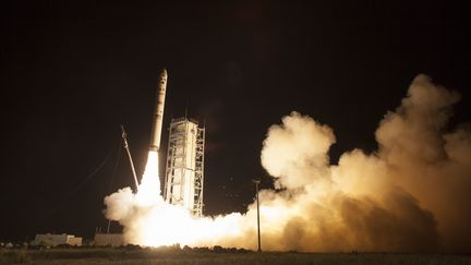 La fus&eacute;e transportant la sonde lunaire LADEE d&eacute;colle, le 6 septembre 2013 &agrave; Wallops (Etats-Unis). (CARLA CIOFFI / NASA / AFP)