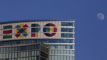 &nbsp; (Le logo de l'Exposition Universelle de Milan, sur un bâtiment de la ville, le 2 mars 2015 © REUTERS/Stefano Rellandini)