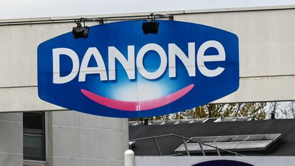Le géant de l'agroalimentaire Danone est une entreoprise à mission. Ici l'entrée de l'usine à Bailleul (Nord). (DENIS CHARLET / AFP)
