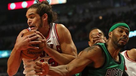 Joakim Noah (Chicago Bulls) face aux Celtics (JONATHAN DANIEL / GETTY IMAGES NORTH AMERICA)