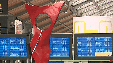 L'événement "Sculptures en l'île" rassemble une cinquantaine d'artistes de la gare Saint-Lazare à Andresy dans les Yvelines
 (France 3 / Culturebox )