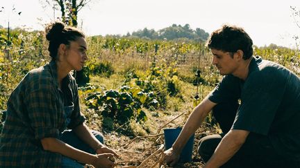 Souheila Yacoub et Niels Schneider dans "Avant l’effondrement" d'Alice Zeniter et Benoît Volnais (PYRAMIDE FILMS)