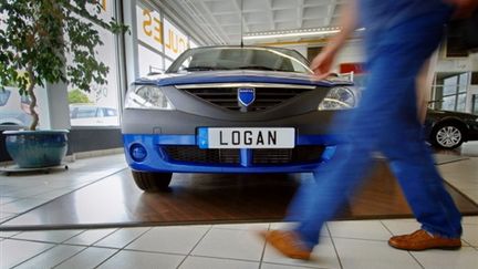 Une Logan chez un concessionnaire Renault (AFP PHOTO MYCHELE DANIAU)