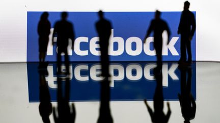 Le logo de l'entreprise Facebook, le 14 février 2020, à Bruxelles, en Belgique. (KENZO TRIBOUILLARD / AFP)