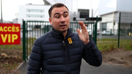 Guillaume Kaznowski, conseiller régional et conseiller municial de Liévin Les Patriotes, devant le stade de Lens, le 12&nbsp;mars 2018. (MAXPPP)