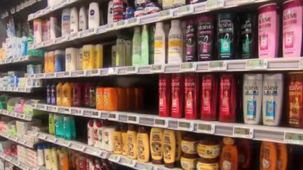 Cosmétiques : que trouve-t-on dans nos shampoings ?