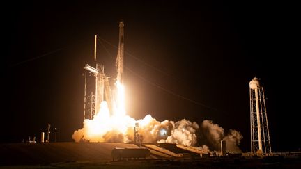 Le lancement de la capsule Dragon de SpaceX vers la Station spatiale internationale, à Cape Canaveral (Etats-Unis), le 26 août 2023. (JOEL KOWSKY / NASA / AFP)