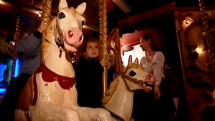 Carrousels, manèges anciens , automates, décors de cinéma...La magie du Musée des Arts forains à Paris ne dure que deux semaines
 (France 3 Culturebox)