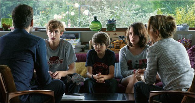 Achille Potier, Alexandre Desrousseaux et Anna Lemarchand, face à Laurent Lafitte et Marina Foïs dans "Papa ou maman" de Martin Bourboulon
 (Thibault Grabherr )