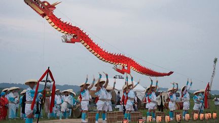 Lors du 25e festival du Dragon en mai 2015, s’est tenu aux côtés des danses célébrant le culte des ancêtres, le championnat de cerfs-volants géants. (MARCELO HIDE/ESTADAO CONTEUDO)