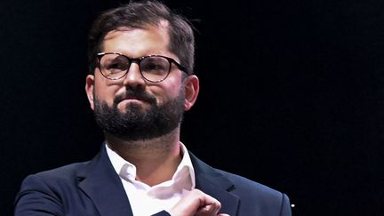 Le nouveau président du Chili, Gabriel Boric à Santiago (Chili), le 20 décembre 2021. (MARTIN BERNETTI / AFP)