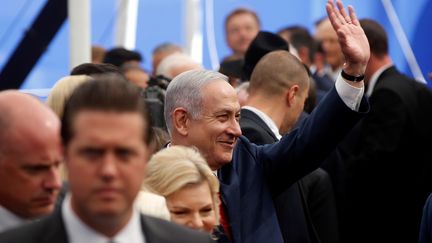 Le Premier ministre israélien Benyamin Nétanyahou arrive pour l'inauguration de la nouvelle ambassade américaine, à Jérusalem, le 14 mai 2018. (RONEN ZVULUN / REUTERS)