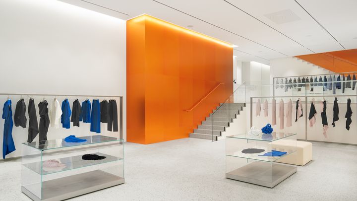 Boutique Issey Miyake, à Paris, février 2024. (OLIVIER BACO)