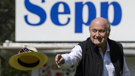 Le pr&eacute;sident d&eacute;missionnaire de la Fifa, Sepp Blatter, le 22 ao&ucirc;t 2015 lors d'une comp&eacute;tition &agrave; son nom &agrave; Ulrichen (Suisse). (FABRICE COFFRINI / AFP)