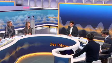 Le plateau de l'émission "Les informés du matin", le vendredi 25 février 2022. (FRANCEINFO / RADIO FRANCE)