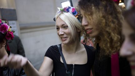 Des Femen au Palais de justice de Paris, le 10 septembre 2014. (FRED DUFOUR / AFP)