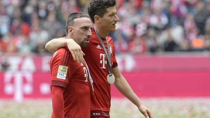 Soutenu par Robert Lewandowski, Franck Ribéry compte bien revenir au plus vite sur le devant de la scène. (CHRISTOF STACHE / AFP)