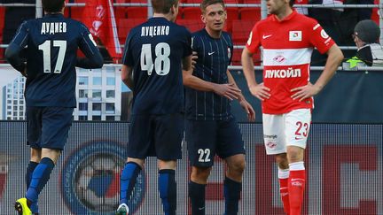 Les joueurs du Mordovia Saransk (en bleu) ont fait match nul ce week-end (2-2) sur le terrain du Spartak Moscou (ANTON DENISOV / RIA NOVOSTI)