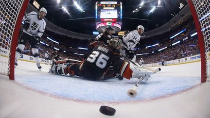 Justin Williams marque pour les Los Angeles Kings (JEFF GROSS / GETTY IMAGES NORTH AMERICA)