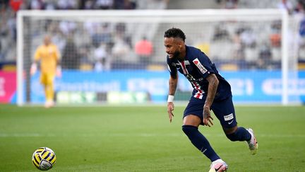 Neymar, seul buteur en finale de Coupe de la Ligue contre Lyon (1-0), doit porter le PSG en demi-finales de Ligue des Champions. (FRANCK FIFE / AFP)