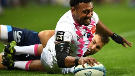 Waisea Nayacalevu, l'un des deux joueurs poursuivis, en plein match le 6 mai 2017. (PASCAL GUYOT / AFP)