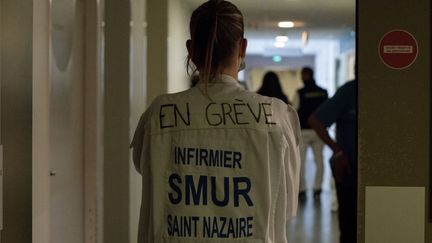 Les personnels des urgences de l'hôpital de Saint-Nazaire (Loire-Atlantique), en grève depuis le 10 mai 2019, poursuivent leur mobilisation, le 12 juin 2019.&nbsp; (ESTELLE RUIZ / NURPHOTO / AFP)