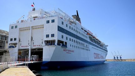 Le bateau de la Corsica Linea à quai à Marseille, le 26 avril 2022. (NICOLAS TUCAT / AFP)