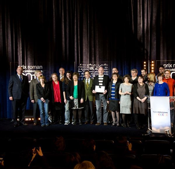 La photo officielle : le lauréat, les membres du jury et du comité de sélection, et Rémy Pflimlin
 (Vincent PANCOL)