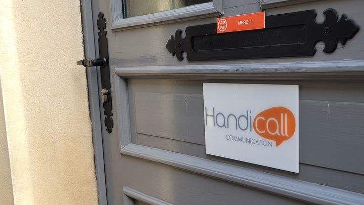 L'entreprise Handicall, à Etampes, dans l'Essonne. (Elie Abergel)