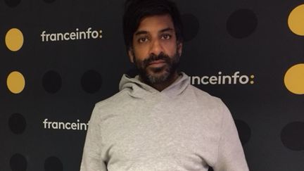 Vikash Dhorasoo, ancien joueur de l'équipe de France et auteur de "Comme ses pieds". (RADIO FRANCE / SOPHIE BRIA)