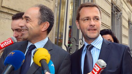 Jean-Fran&ccedil;ois Cop&eacute; (&agrave; gauche) et son bras droit, J&eacute;r&ocirc;me Lavrilleux (&agrave; droite), le 15 octobre 2012 &agrave; Paris. (MIGUEL MEDINA / AFP)