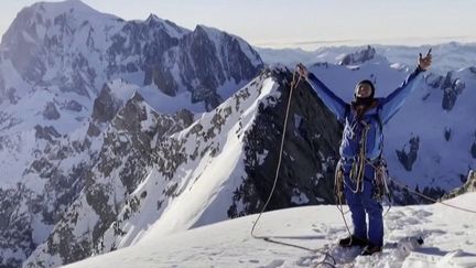 L'alpiniste Charles Dubouloz, guide de haute montagne, a réussi à gravir seul la face nord des&nbsp;Grandes Jorasses,&nbsp;dans le massif du Mont-Blanc.&nbsp; (CAPTURE ECRAN FRANCE 2)