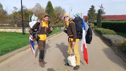 Edmund Platt et Fréderic Munsch, un anglais et un français, sont partis de Marseille le 1er octobre pour une marche jusqu’à Paris.&nbsp;  (THIERRY BOULANT / RADIOFRANCE)