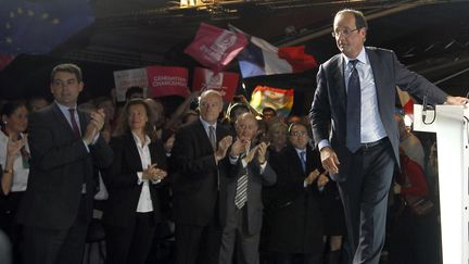 Lors de son premier grand meeting de campagne, Fran&ccedil;ois Hollande a appel&eacute; ses troupes "au combat", mercredi 4 janvier 2012 &agrave; M&eacute;rignac, pr&egrave;s de Bordeaux. (REGIS DUVIGNAU / REUTERS)