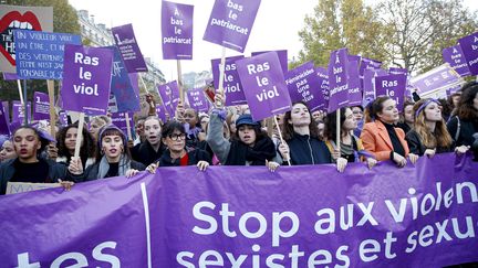 Des femmes défilent contre les violences sexistes et sexuelles, le 23 novembre 2019 à Paris. (MAXPPP)