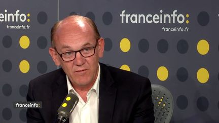 Daniel Fasquelle, le député Les Républicains de la 4e circonscription du Pas-de-Calais, dans le studio de franceinfo mardi 8 mai.

&nbsp; (FRANCEINFO)