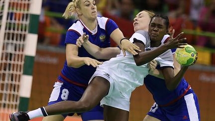 Les Françaises prennent la médaille d'argent. (JAVIER SORIANO / AFP)