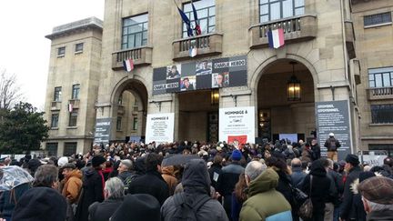 &nbsp; (Il y avait du monde pour rendre hommage au dessinateur Tignous, à Montreuil © RADIO FRANCE/Benjamin Illy)