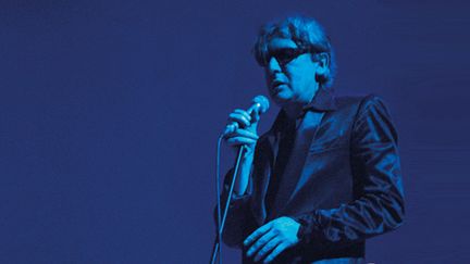 Alain Bashung durant la Tournée des Grands Espaces (2003-2004).
 (Pathé Live)