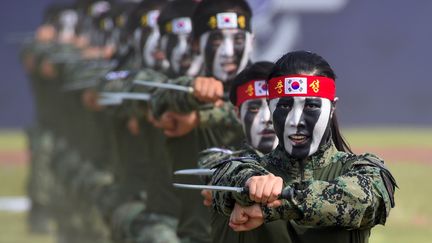 Des soldats sud-coréens lors d'une démonstration en septembre 2017.&nbsp; (JUNG YEON-JE / AFP)