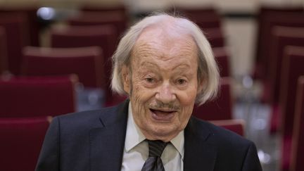 Friedrich Cerha, compositeur, chef d'orchestre et professeur de musique autrichien lors d'une cérémonie où il recevra une bague en or de la Fondation Alban Berg au Musikverein à Vienne en Autriche le 21 juin 2021 (JOE KLAMAR / AFP)