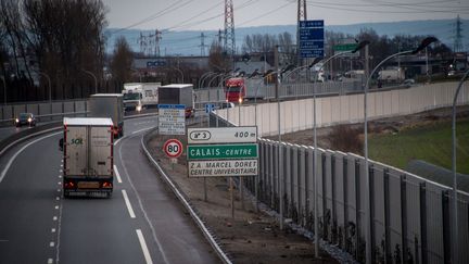 L'autoroute près de Calais (Pas-de-Calais), le 2 février 2017. (PHILIPPE HUGUEN / AFP)