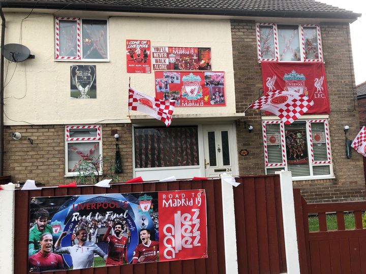 Supporters de Liverpool avant la finale de la Ligue des champions entre Liverpool et Tottenham. (FANNY LECHEVESTRIER / FRANCE-INFO)