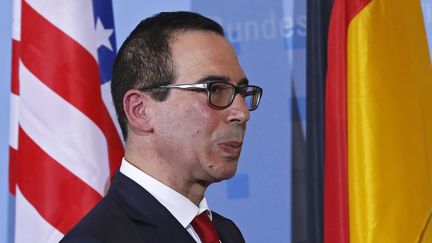 Le secrétaire d'Etat au Trésor américain,&nbsp;Steven Mnuchin, lors d'une conférence de presse à Berlin, en vue du G20 de Baden Baden, le 16 mars 2017. (FELIPE TRUEBA / EPA)