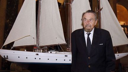 Hans Hass devant une maquette de son bateau, le Xarifa (janvier 2009)
 (Ronaldd Zak / AP / SIPA)